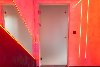 Łazienki z prysznicami na Arenie Mocy